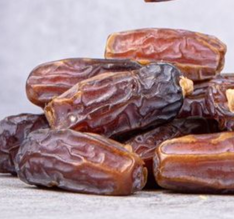 A Delicious and Nutritious Treat: Dates Soaked in Milk