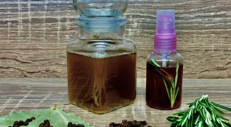 Discover the Natural Secret for Luxurious Hair Growth: Cloves, Bay Leaf, and Water